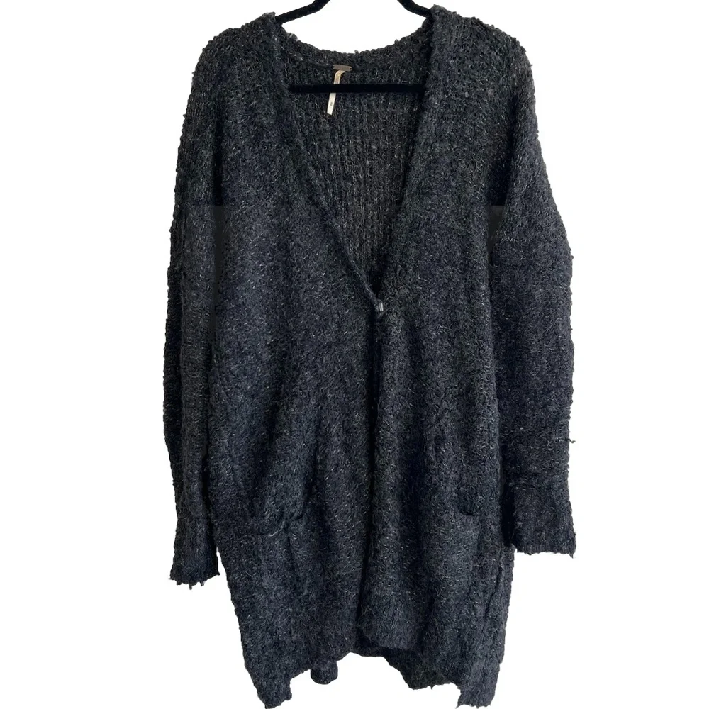 Free People Oversized Bouclé V-Neck Cardigan Size M Gray Pockets Boho Alpaca